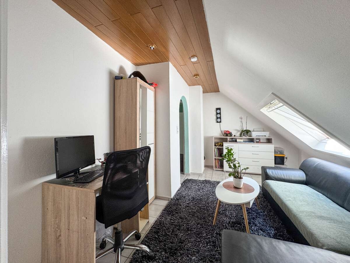 Durchgangszimmer im Dachgeschoss – Mehrfamilienhaus in Worms