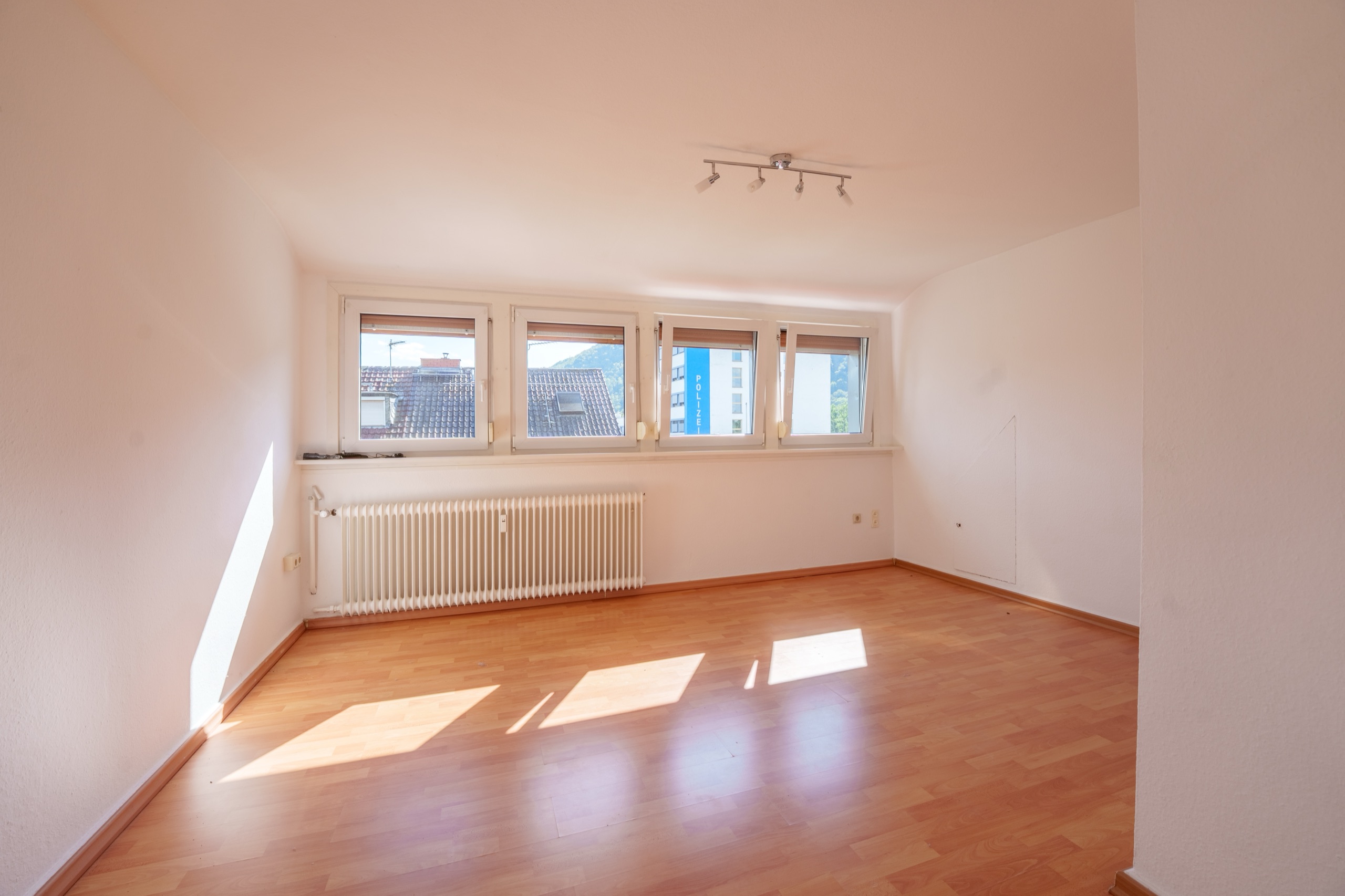 Schlafzimmer im Dachgeschoss – Mehrfamilienhaus in Bad Kreuznach