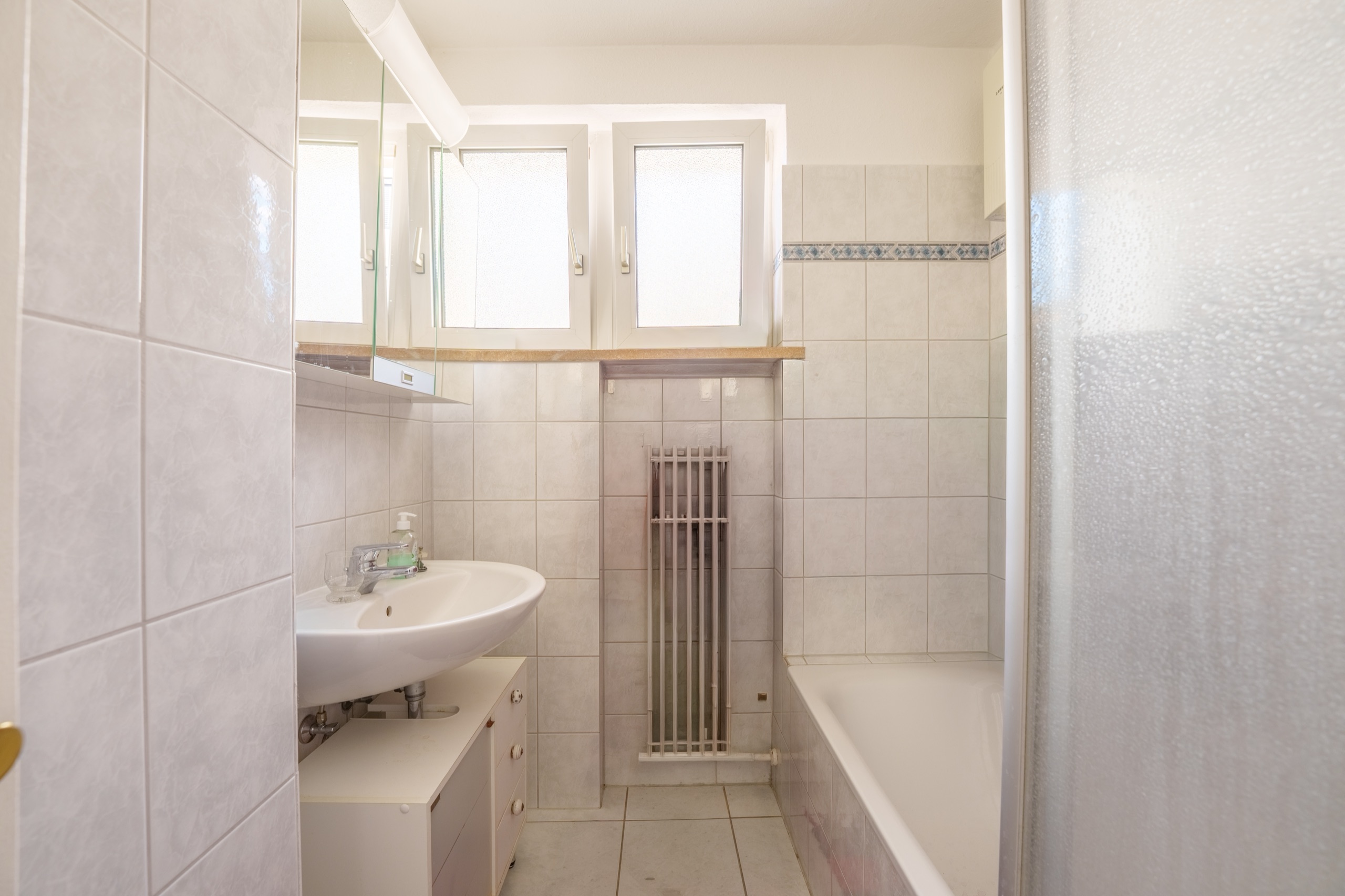 Badezimmer im 1. Obergeschoss – Mehrfamilienhaus in Bad Kreuznach