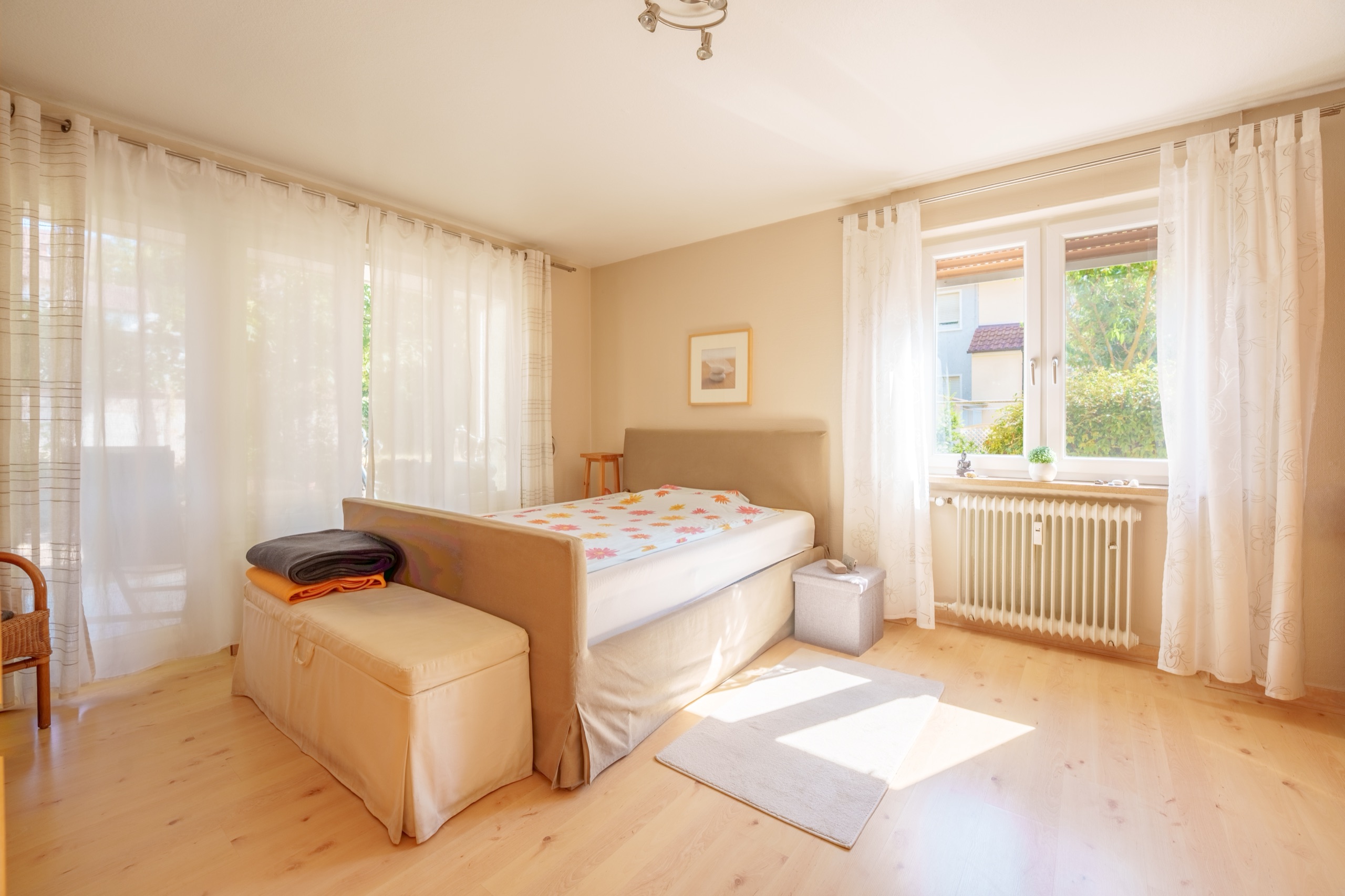 Schlafzimmer im Erdgeschoss – Mehrfamilienhaus in Bad Kreuznach