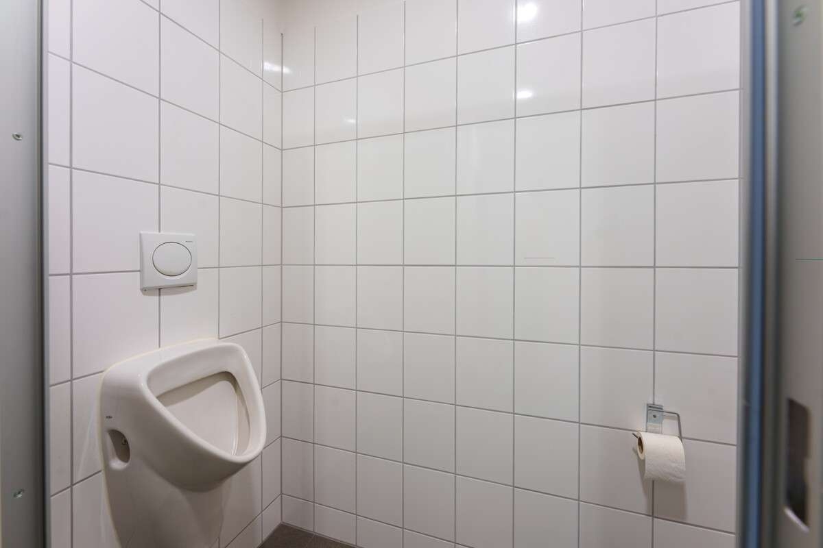 Herren Gäste-WC – Bürofläche in Lorsch