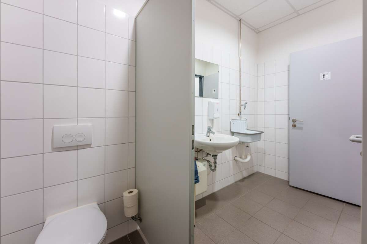 Herren-WC – Bürofläche in Lorsch