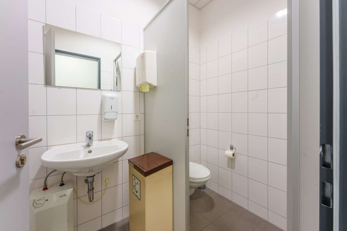 Damen-WC – Bürofläche in Lorsch