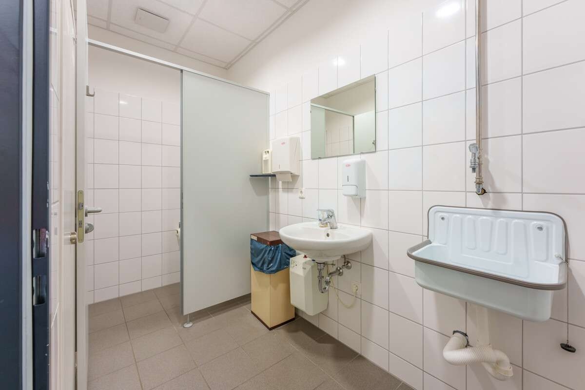 Herren-WC – Bürofläche in Lorsch