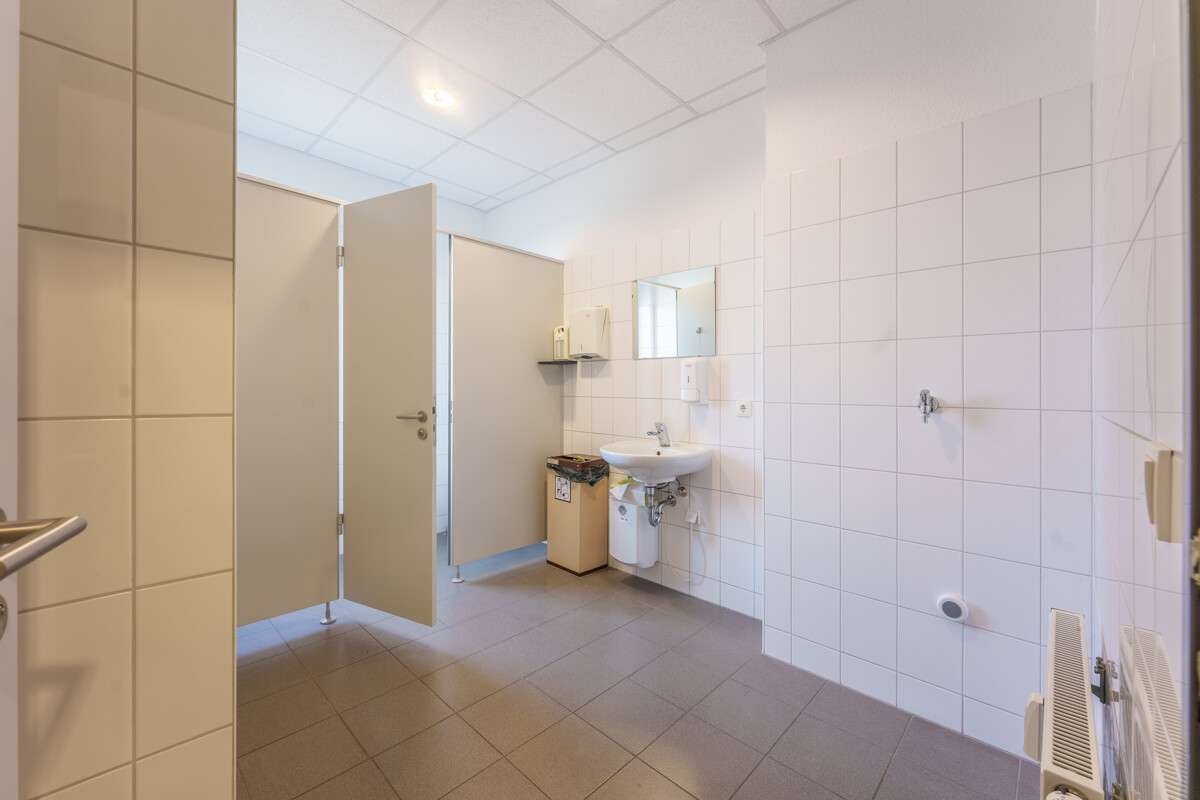 Herren Gäste-WC – Bürofläche in Lorsch