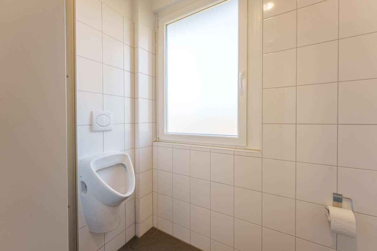 Herren Gäste-WC – Bürofläche in Lorsch