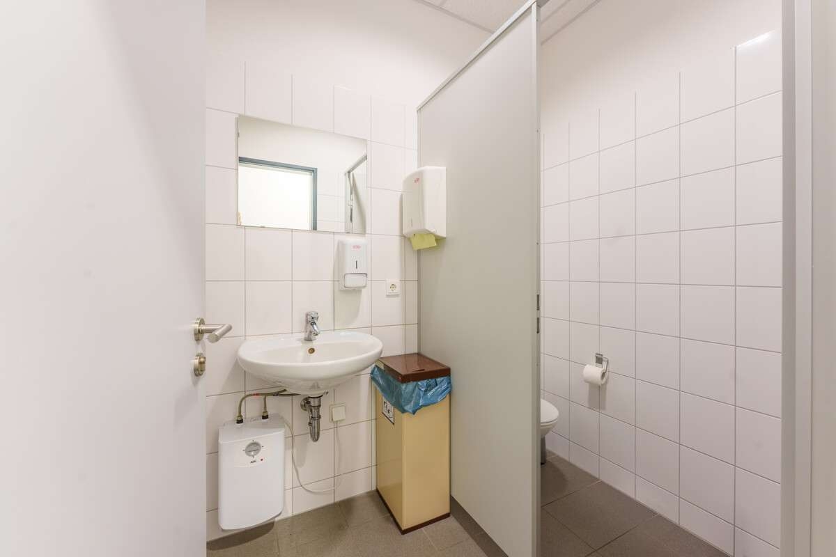Damen Gäste-WC – Bürofläche in Lorsch