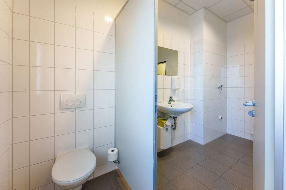 Herren Gäste-WC – Bürofläche in Lorsch