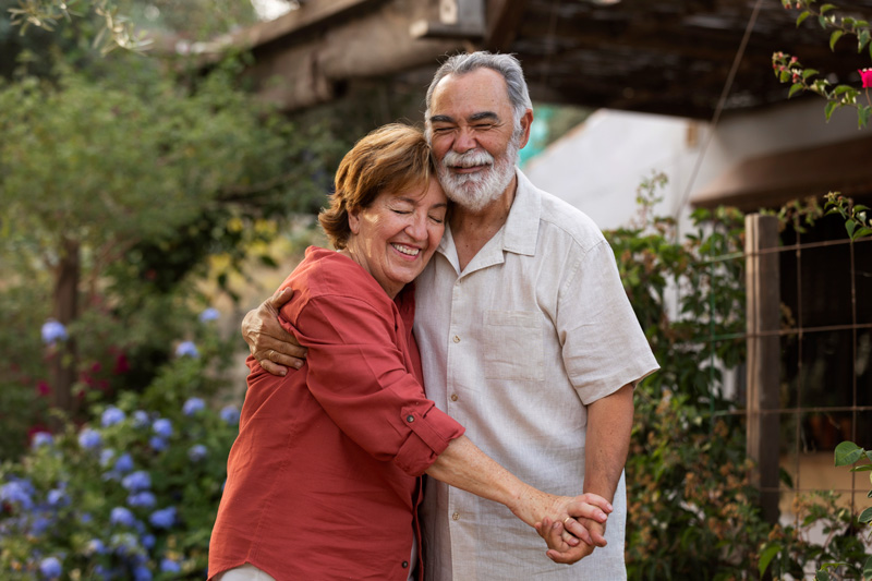 Cuidado a domicilio para adultos mayores: beneficios y cómo elegir al profesional ideal