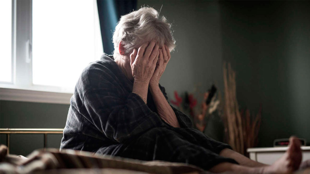 Apatía en el adulto mayor: causas, señales y cómo intervenir a tiempo