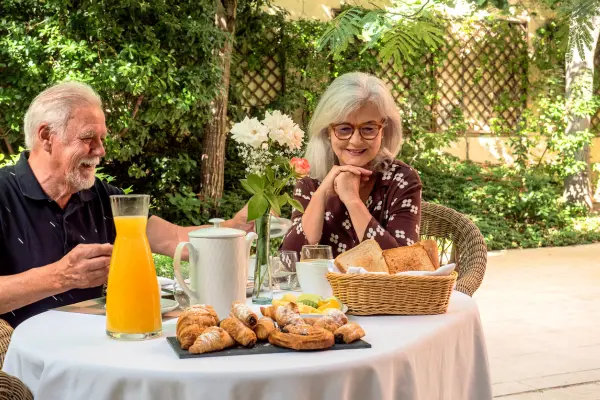 Diferencias entre geriátrico y hogar convivencial: ¿cuál conviene en Argentina?