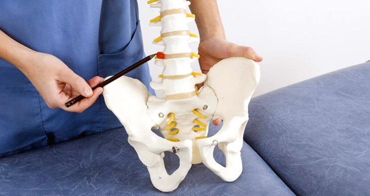 Hernia discal: qué es, causas y tratamiento en adultos mayores