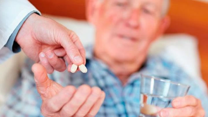 Polifarmacia en el adulto mayor: Qué es, cómo afecta, cómo evitarla