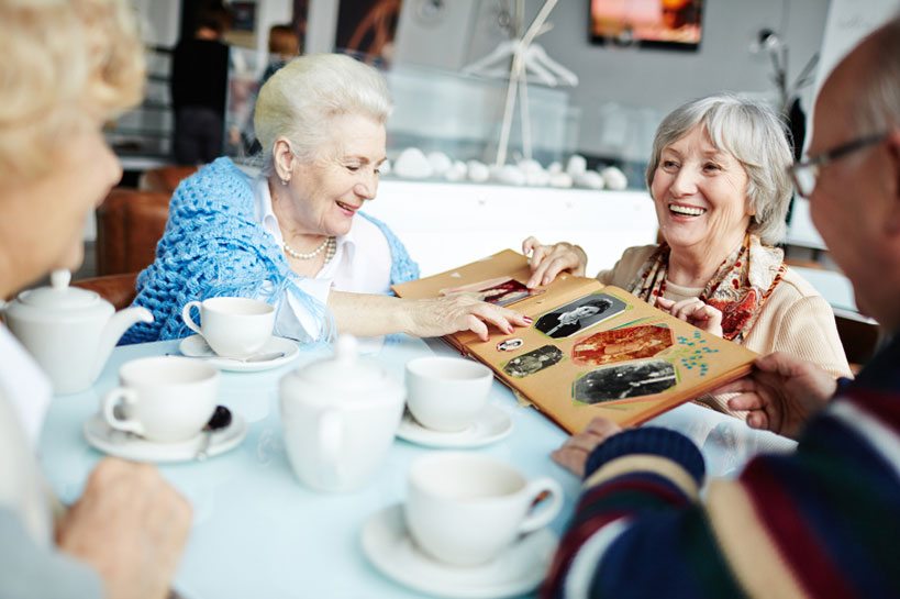 ¿Qué servicios se brindan en los centros para personas adultas mayores?
