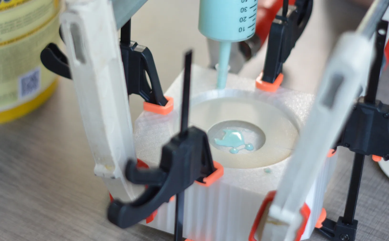 Injecting silicone into the mold