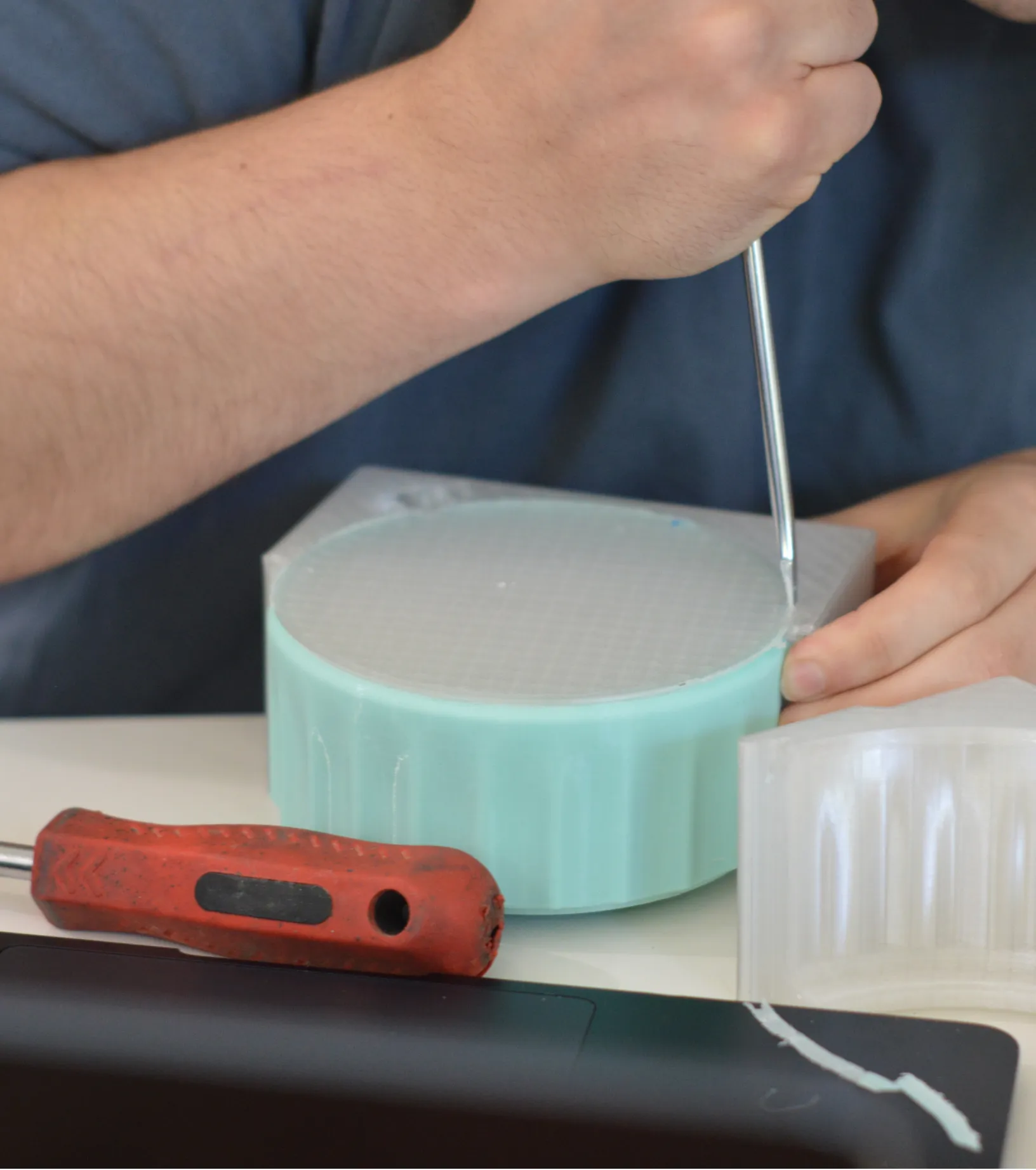 Opening the silicone mold