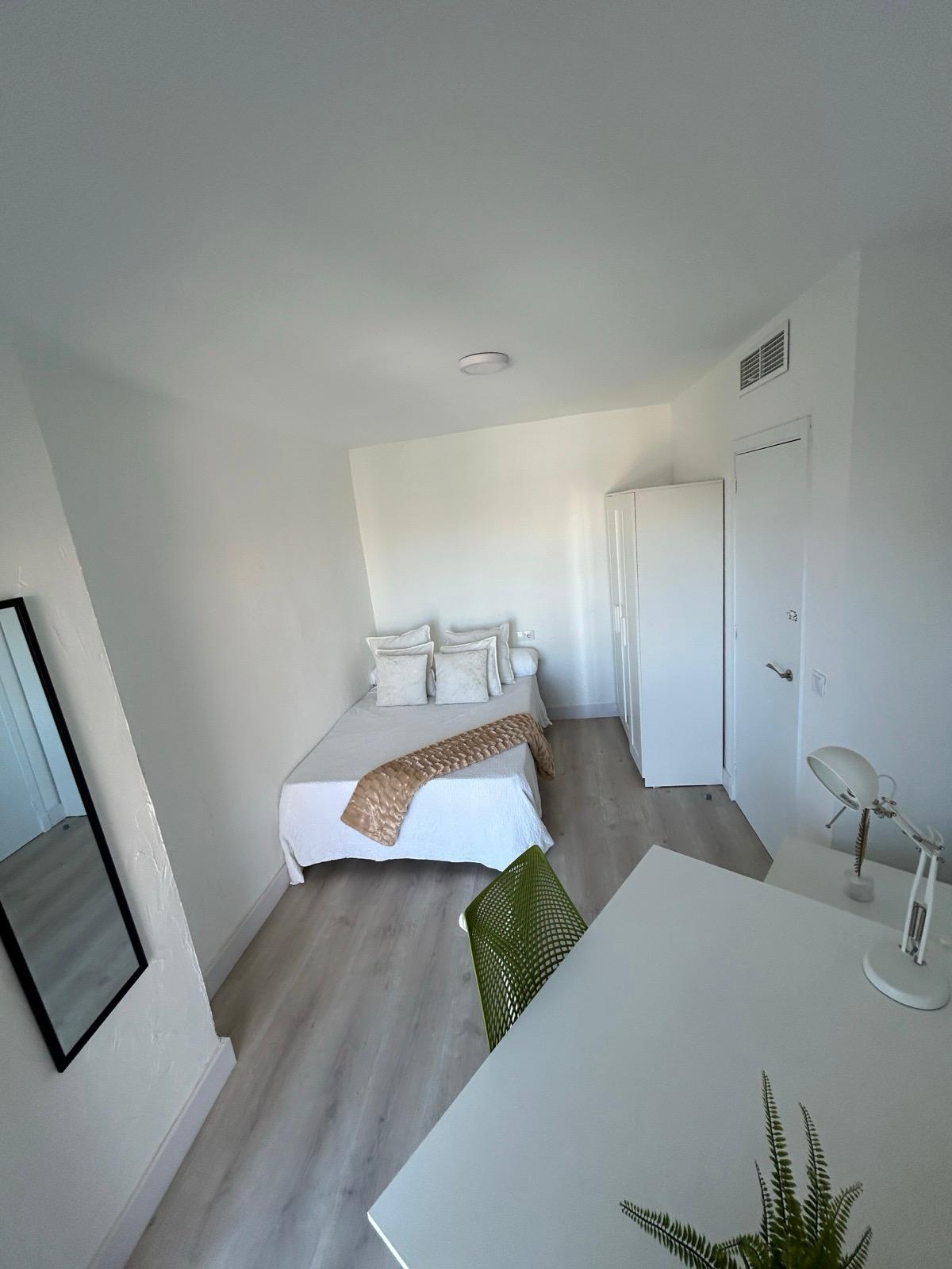 Ten de Revenga H4 / Single room with shared bathroom