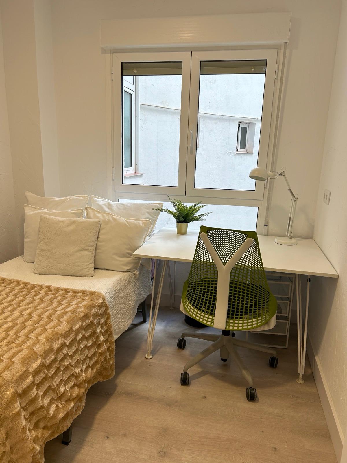 Ten de Revenga H2 / Single room in shared apartment