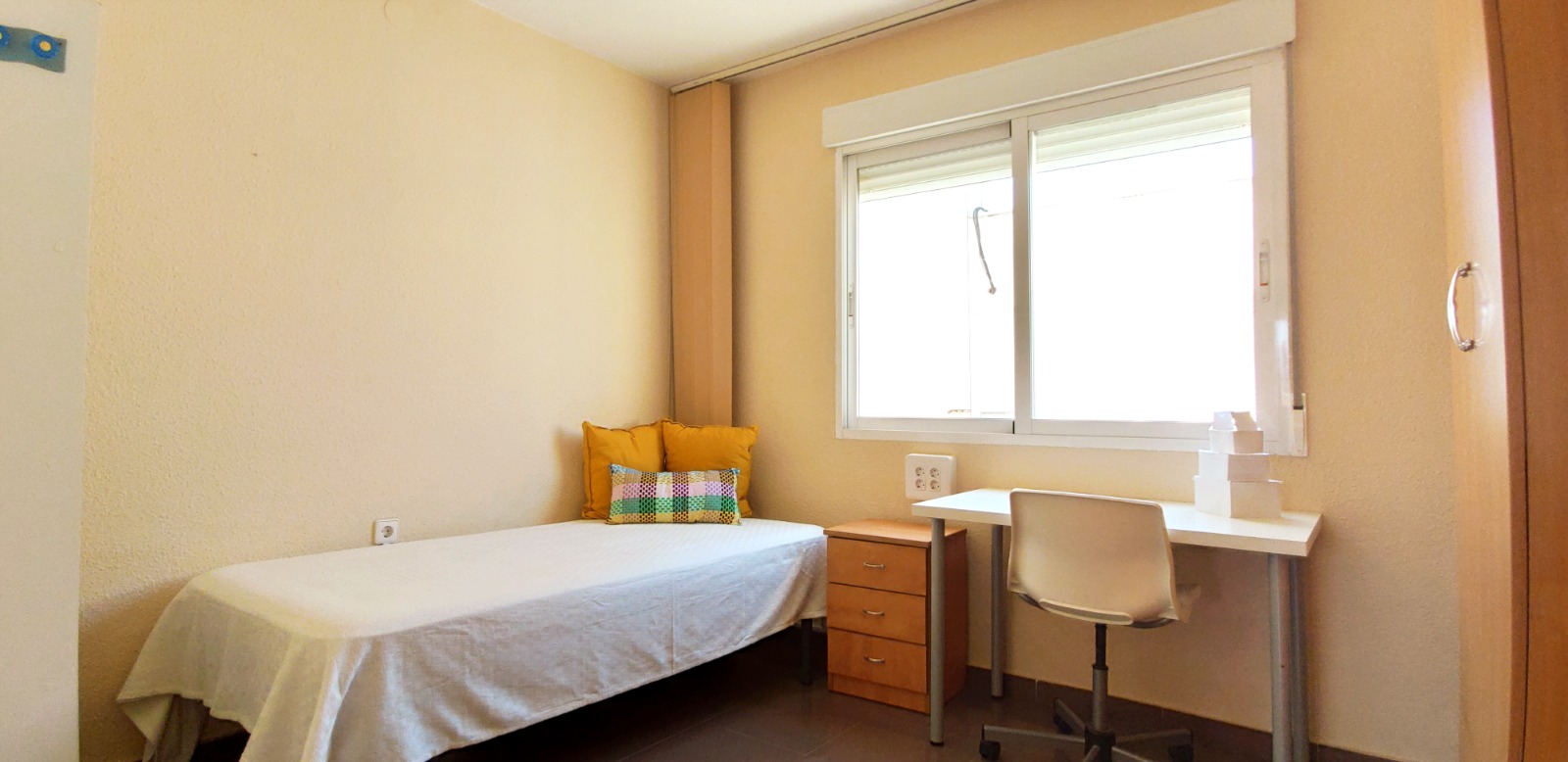 Miguel de Cervantes 7th grade (2) / Single room in a shared apartment