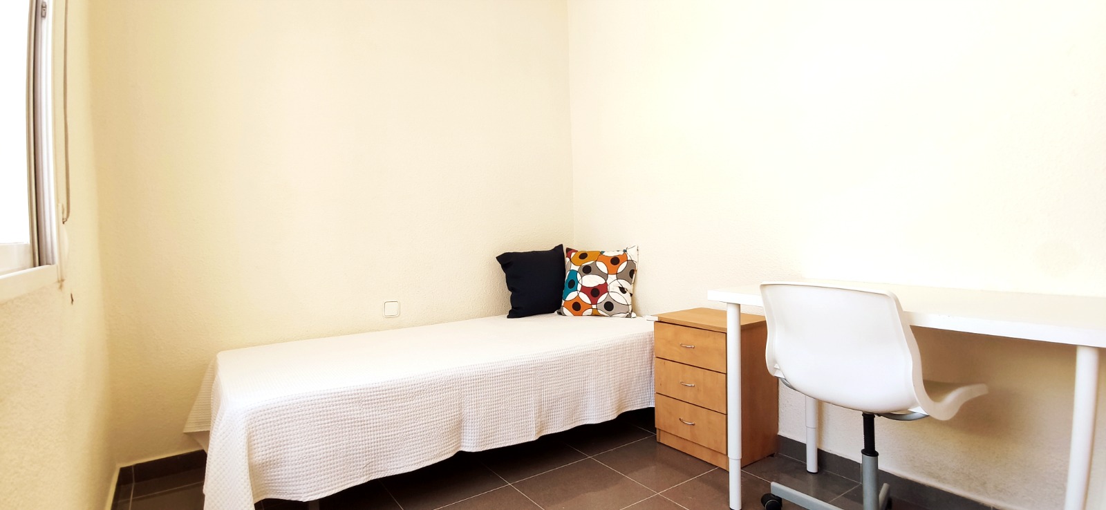 Miguel de Cervantes 7ºA (3) / Habitación individual en piso compartido