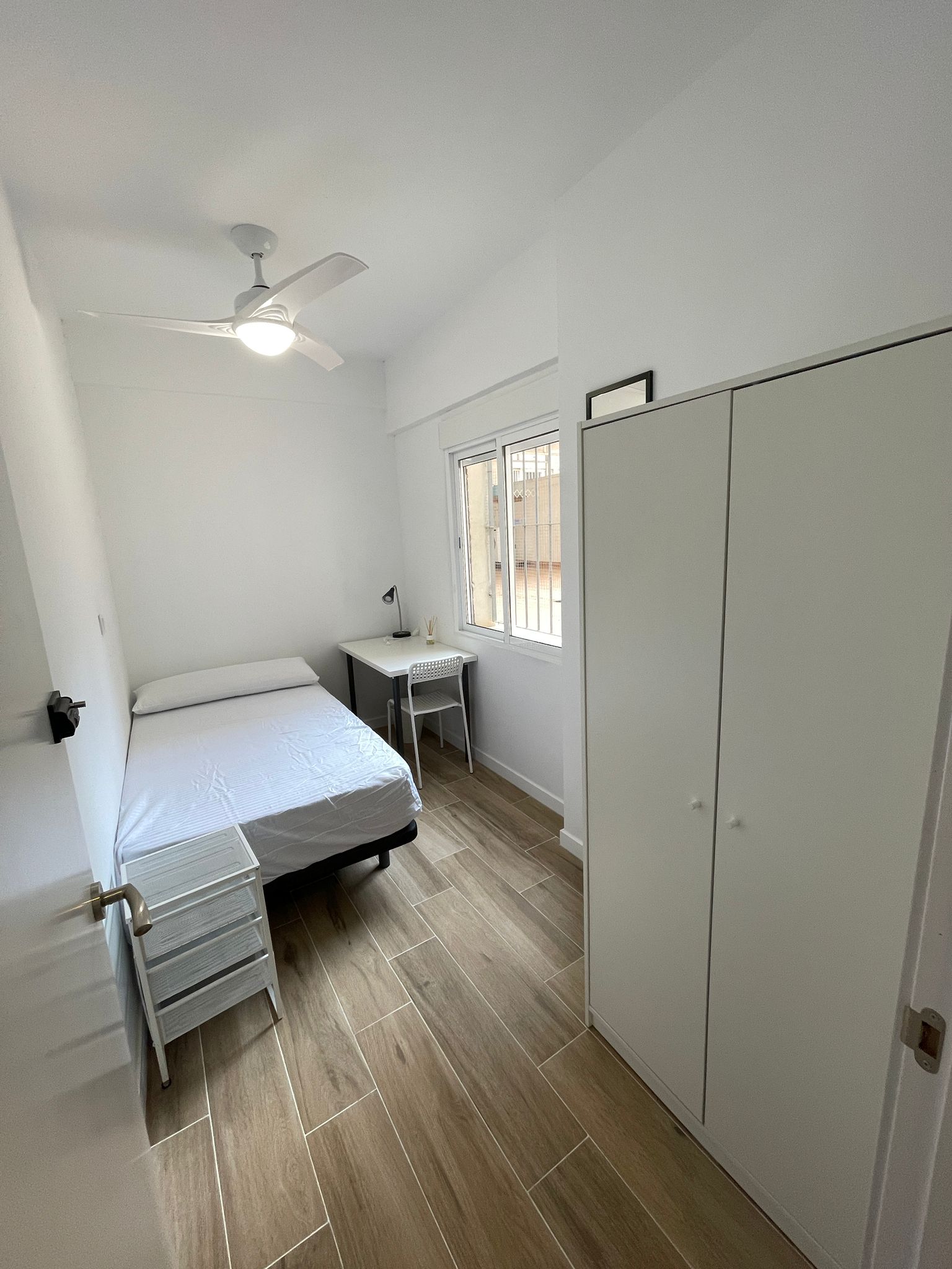 Floridablanca H4 / Single room in shared apartment