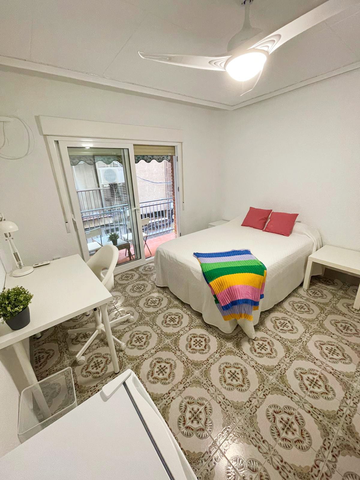 San José H1 / Single room in shared apartment