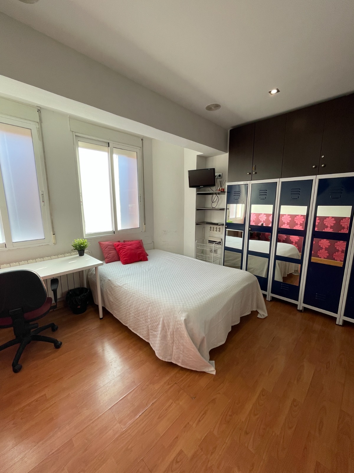 San Antón H1 / Single room in shared apartment