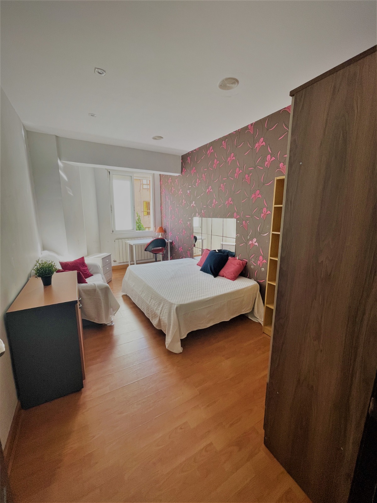 San Antón H2 / Single room in shared apartment