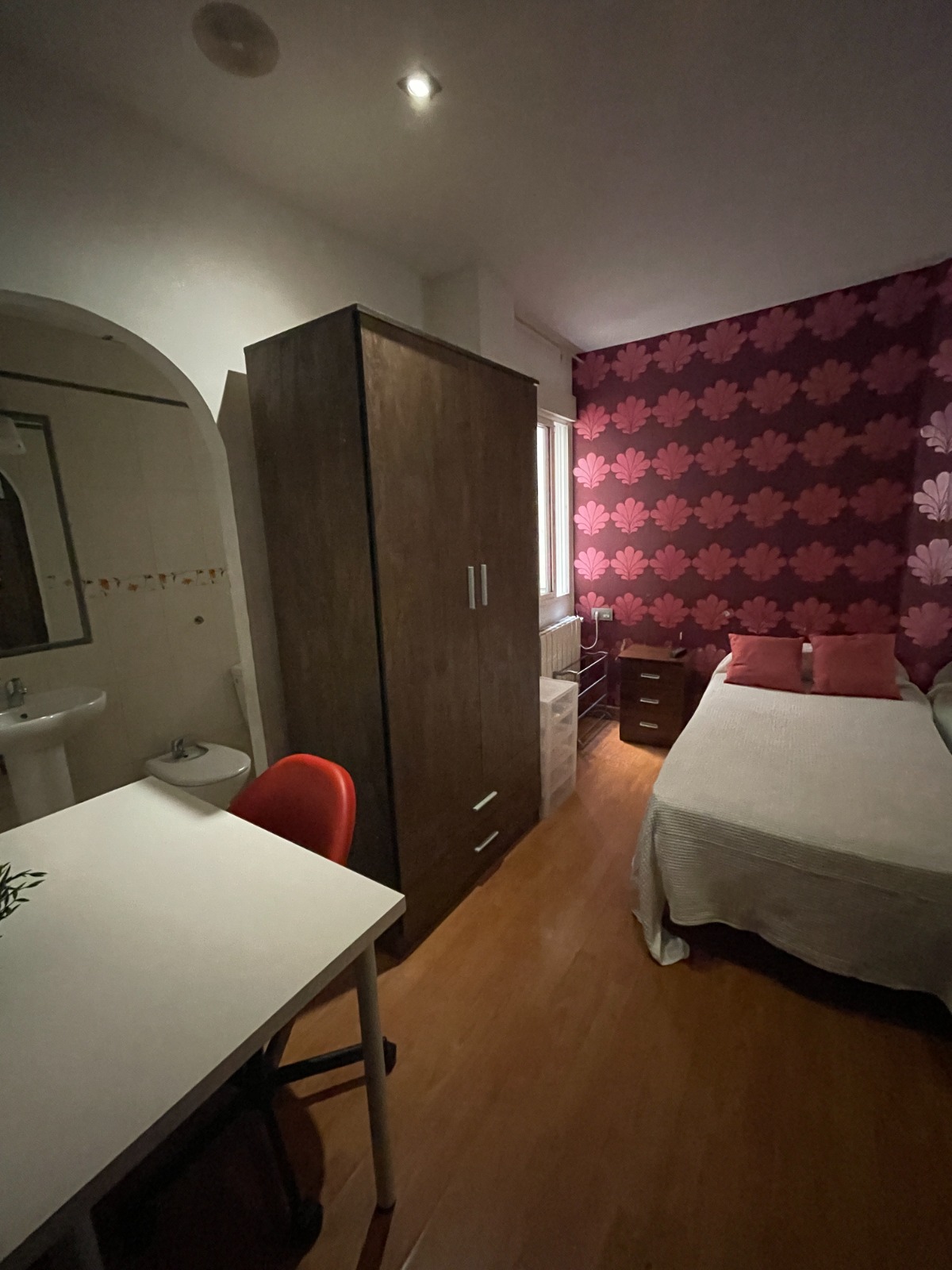 San Antón H4 / Single room in shared apartment
