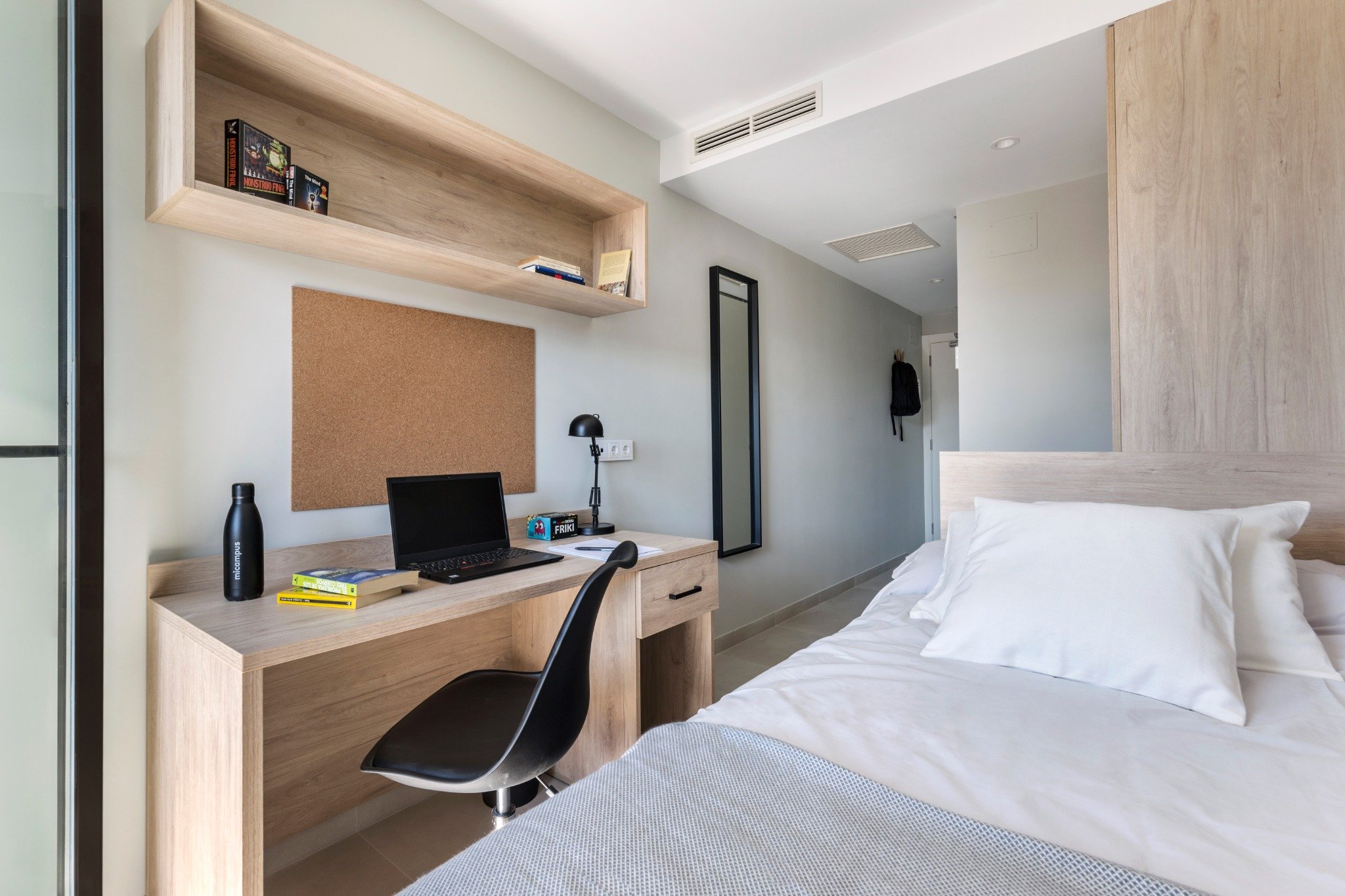 MCC / Habitación individual con baño privado