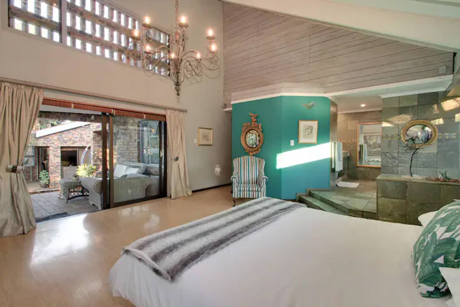 The house fourways