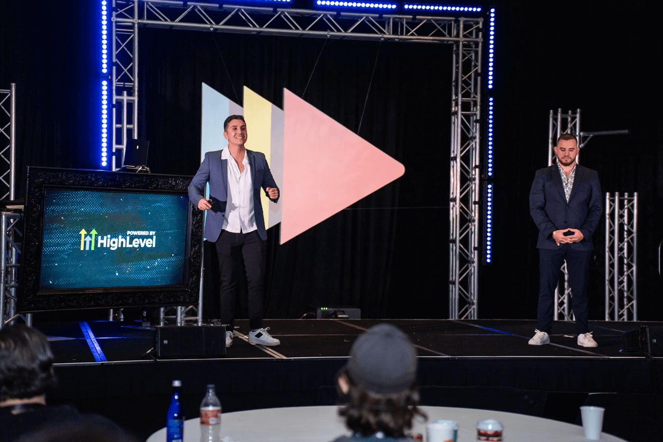 How to Hire for a Startup: Guide for Founders. Remote Latinos. Omer and Esteban talking in a Event for Startups and Entrepreneurs.