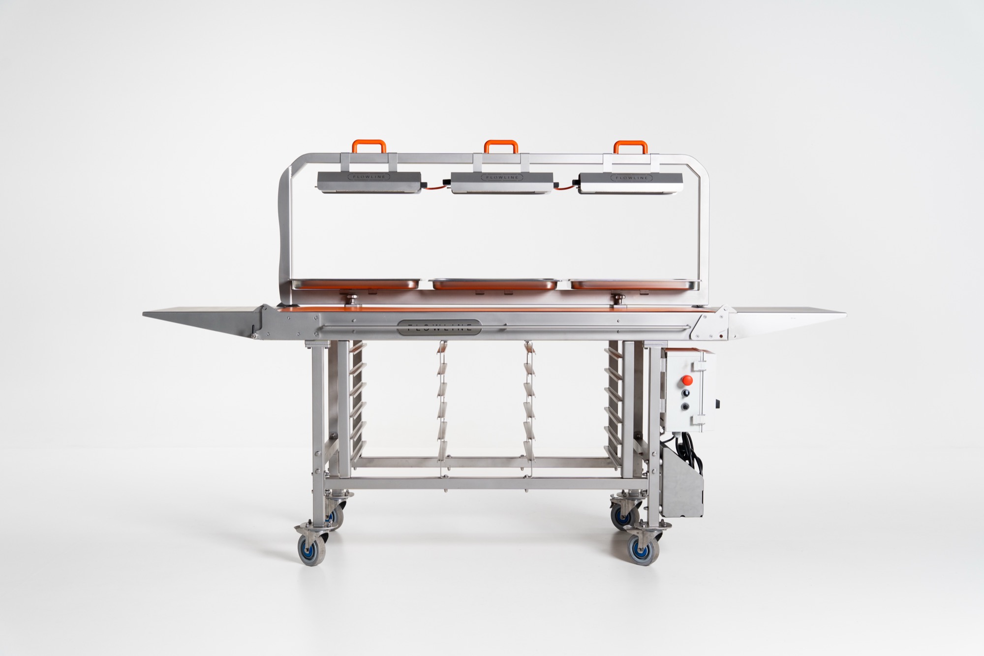 Flowline Connect in open stand tegen een witte achtergrond.