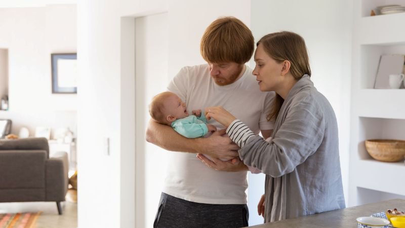 New parents bonding with their newborn at home during CFRA baby bonding leave in California