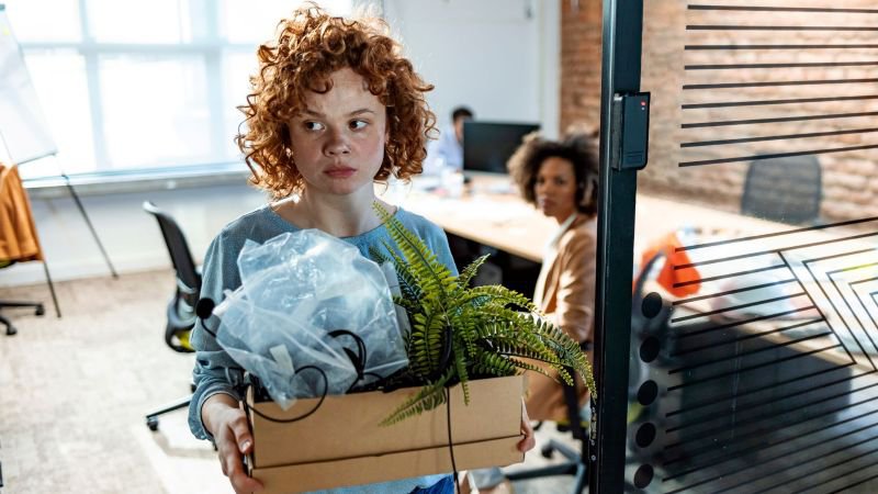 Employee carrying personal belongings after termination, illustrating final paycheck rights in California