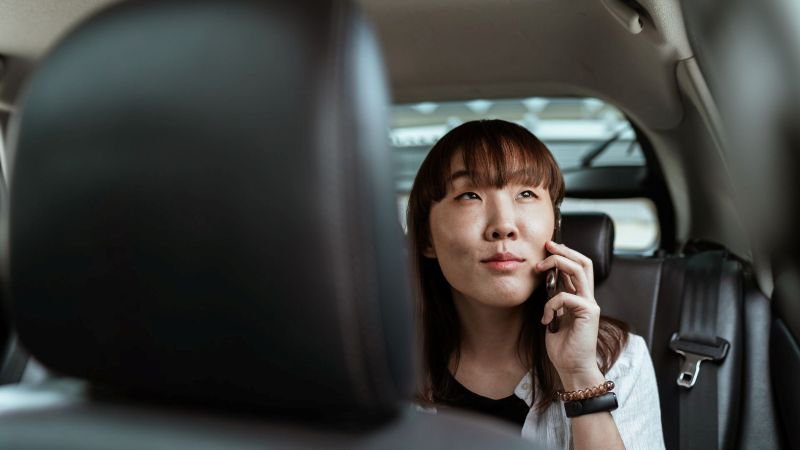 Employee calling in before an on-call shift from inside her car under California reporting time pay law