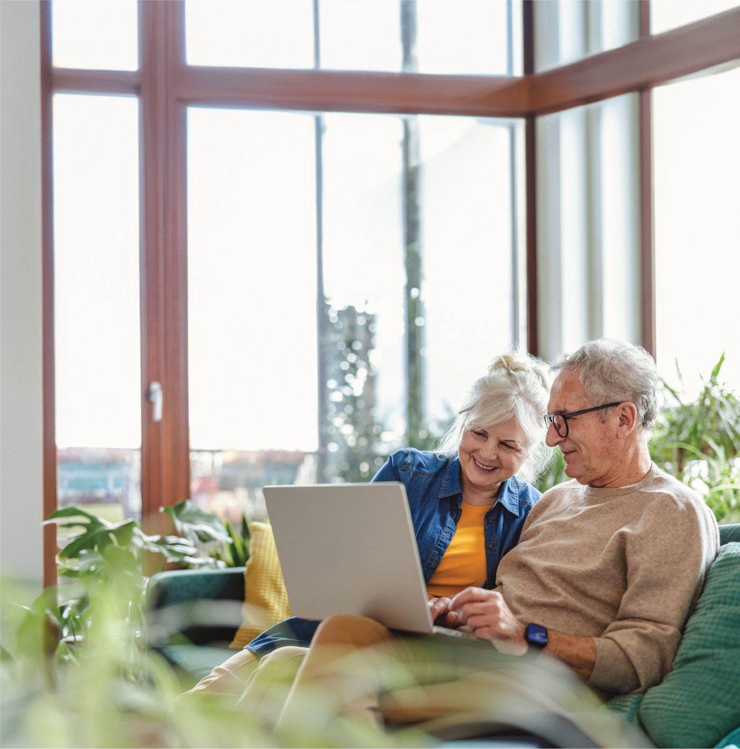 A couple using internet from Vero Fiber