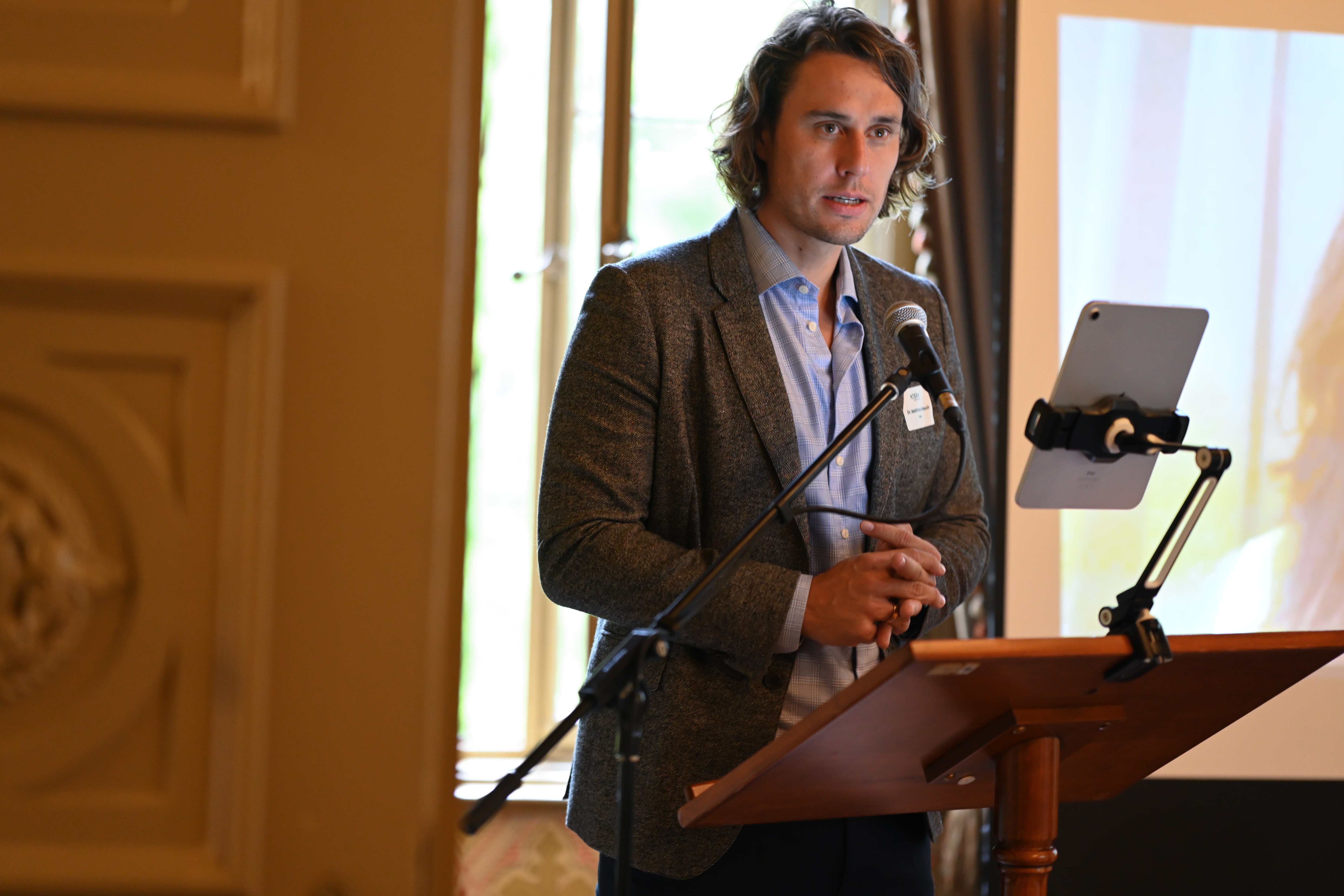 Matthias is holding a speech