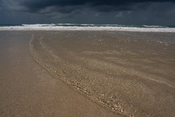 Calm waves on Thung Wua Laen Beach