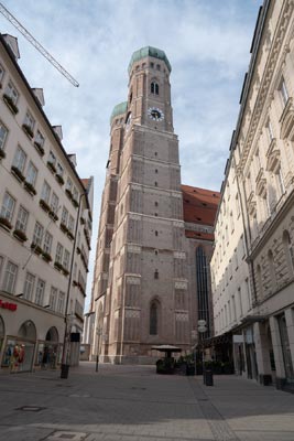 Türme der Frauenkirche in Münchens Stadtbild