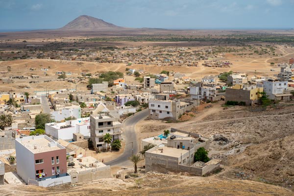 Luftaufnahme der Stadt Espargos auf der Insel Sal