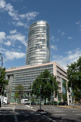 KölnTriangle mit Bürogebäude an Kölner Kreuzung