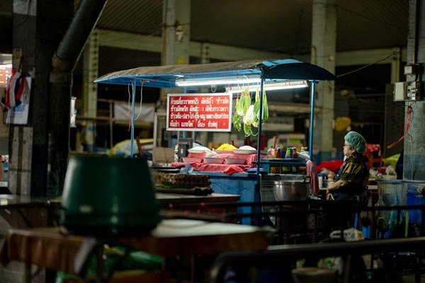 Frisches Gemüse an einem Garküchenstand in Ranong
