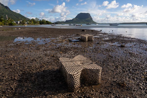 Geflochtene Fischfallen am Le Morne Brabant auf Mauritius