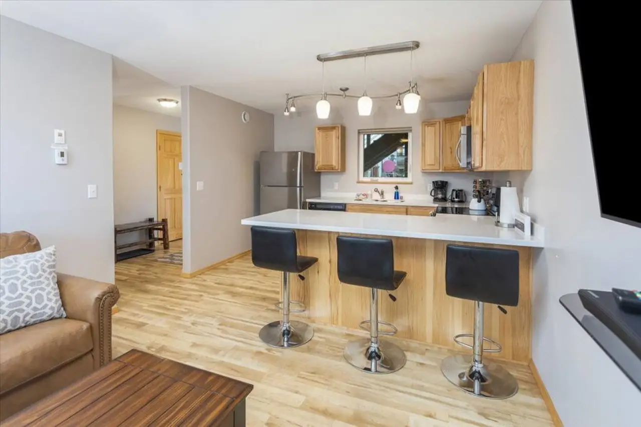 Driftwood Suites - WhiteCap Suite (#2)