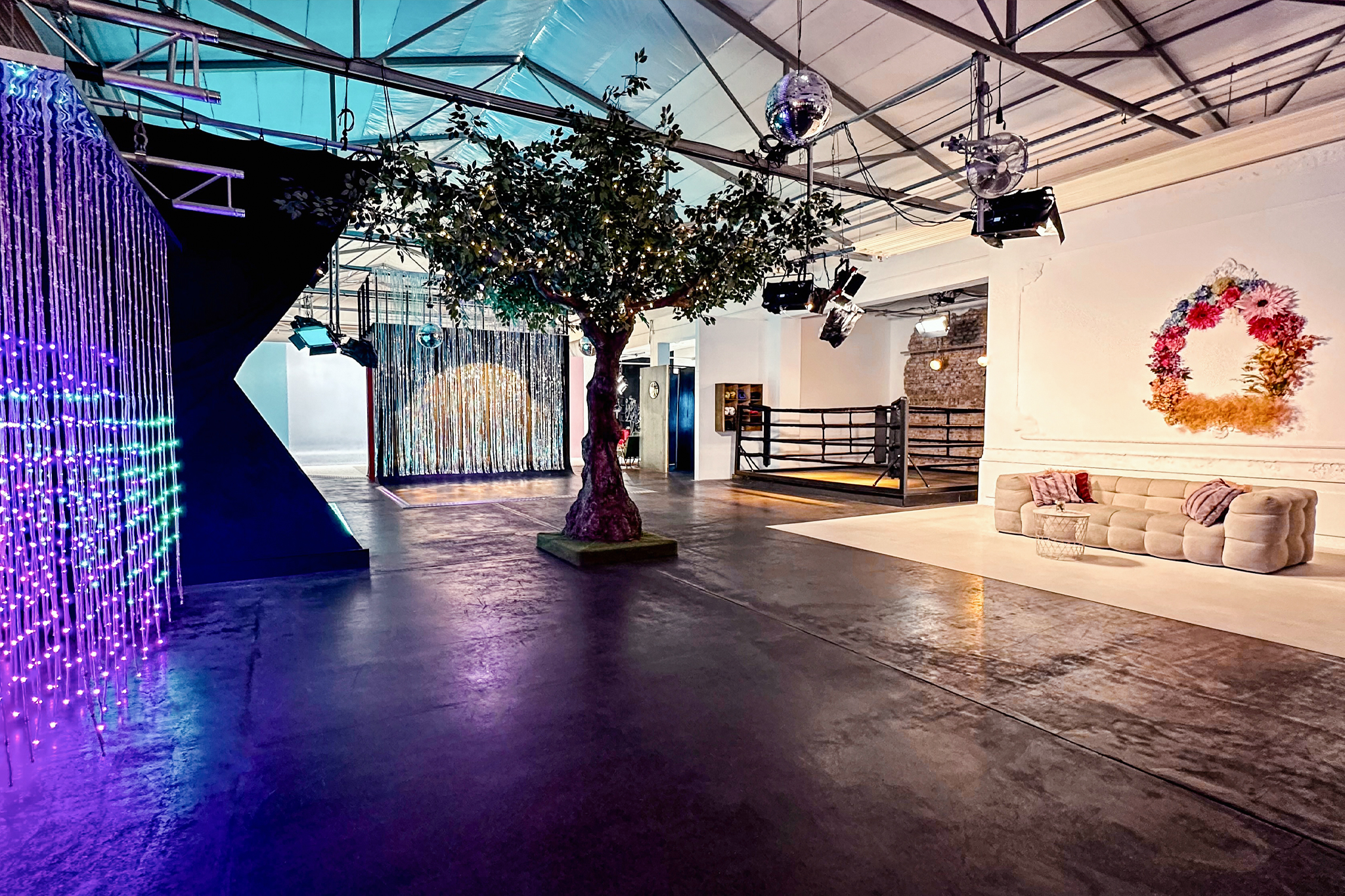 Event-Location mit großzügiger Außenterasse in direkter Rheinlage mieten, INVORA Köln Waterside 