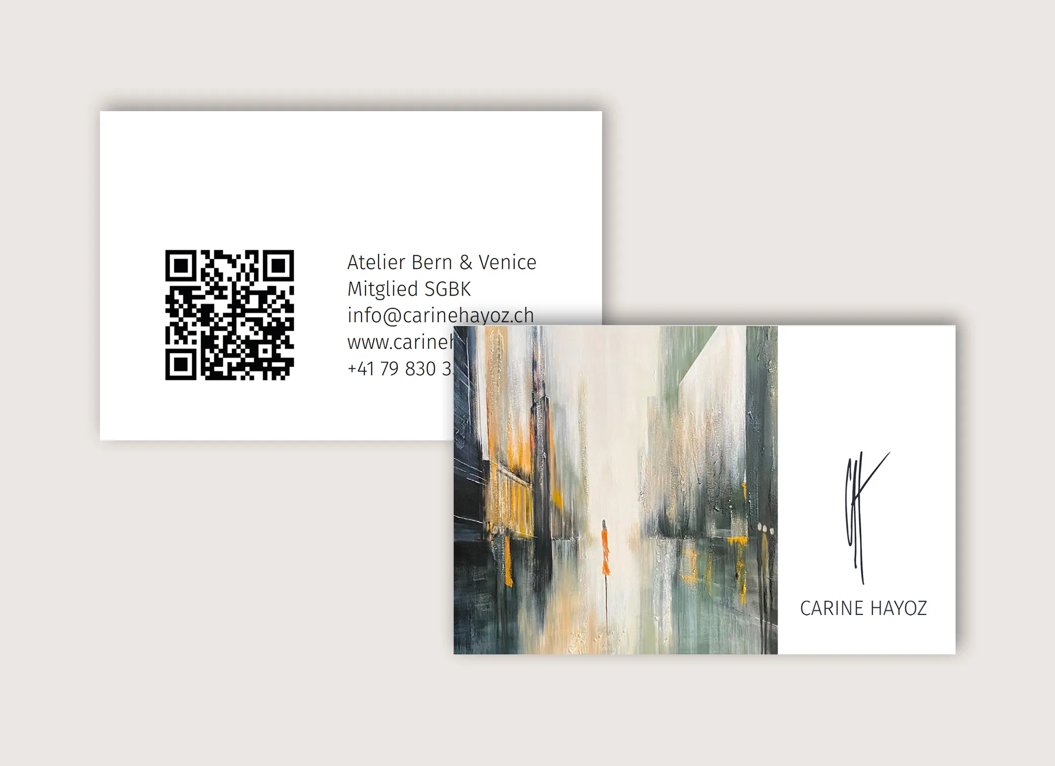 Visitenkarten von Carine Hayoz mit einem Gemälde und ihrer Signatur