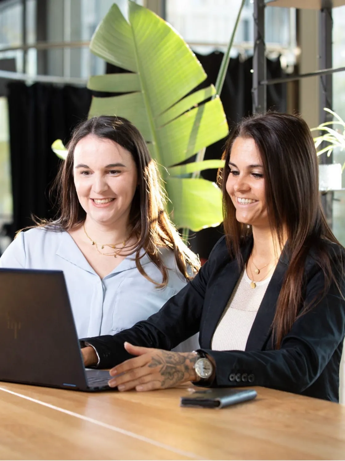 Natascha Weber und Priska Nievelstein bei der optimierung einer Google Ads Kampagne