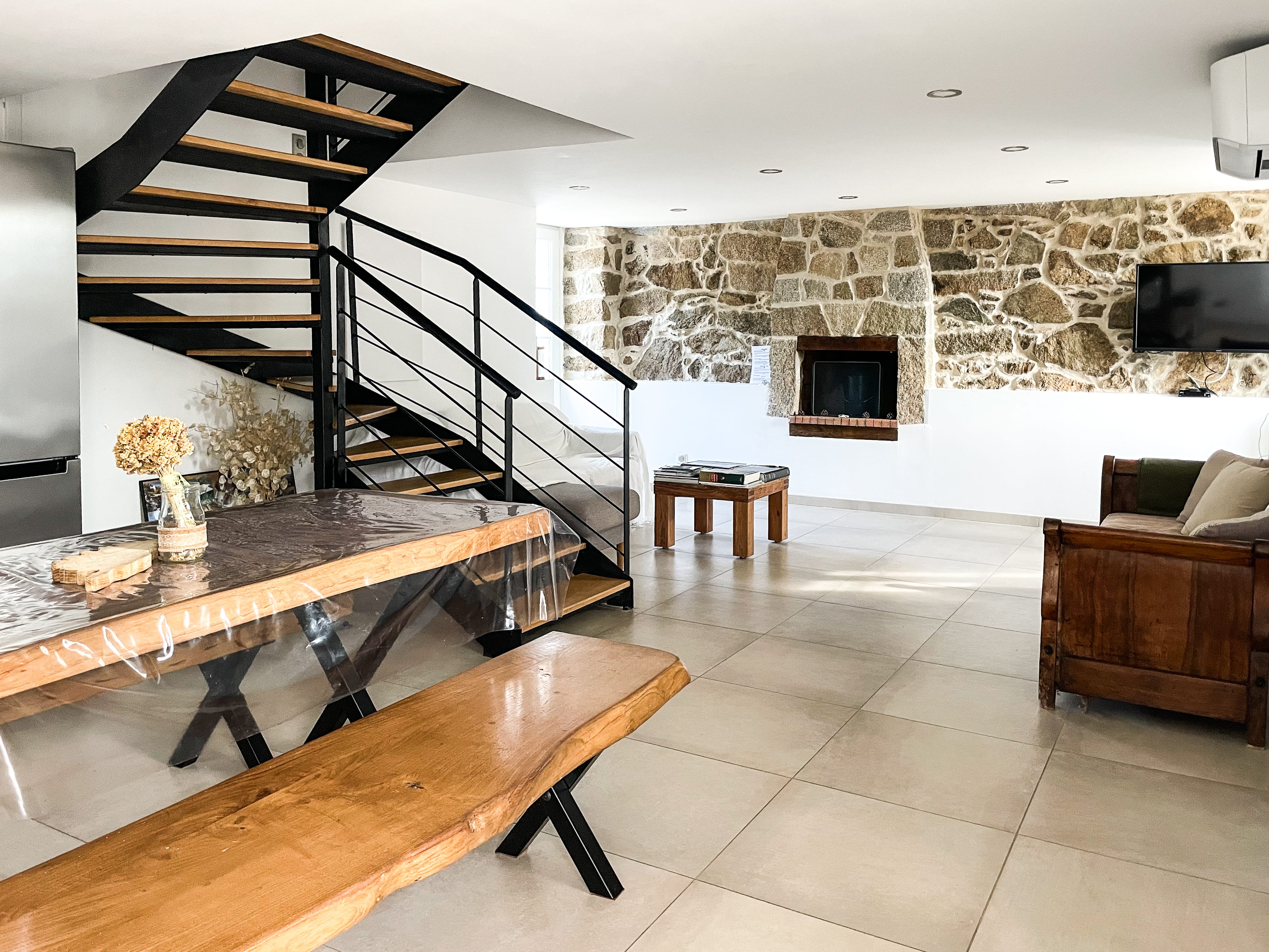 stay in – Particasgiu