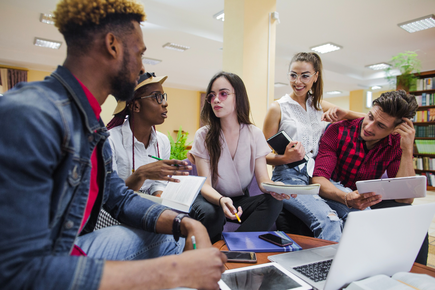 À Grenoble, l’université mise sur la solidarité pour accompagner ses étudiants à la rentrée